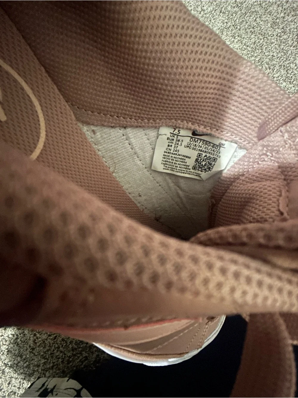 Nike Court Legacy Platform Women’s Low-Top Sneakers in Dusty Rose and White